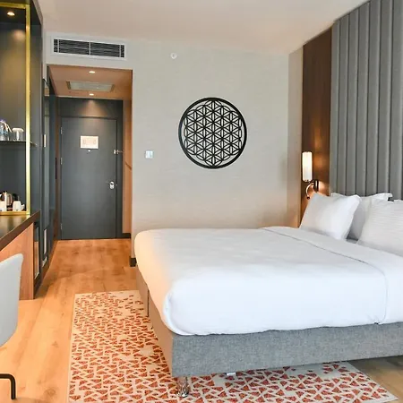 Crowne Plaza By Ihg ホテル