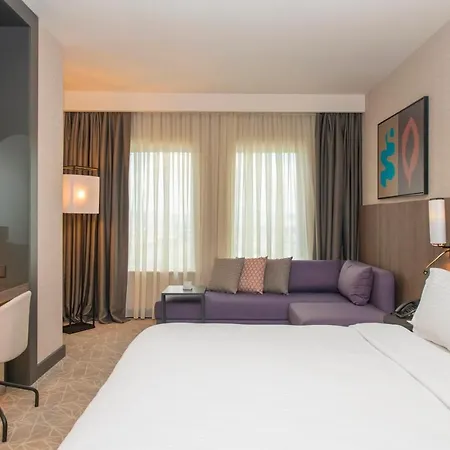 Crowne Plaza By Ihg ホテル