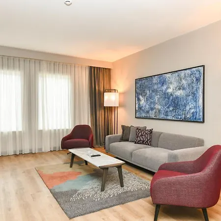 Crowne Plaza By Ihg ホテル