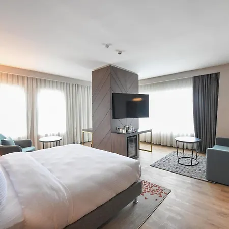 Crowne Plaza By Ihg